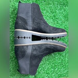 Esprit Selma Chelsea Boot Black Faux Suede Chunky Lug Sole Pull On‎ Size 6.5